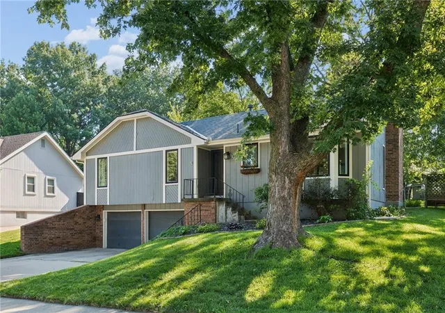 Photo 3 of Sale Pending at 1201 Bristol Way, Liberty, MO 64068 | MLS# 2632901 | Listing updated on 2026-09-02
