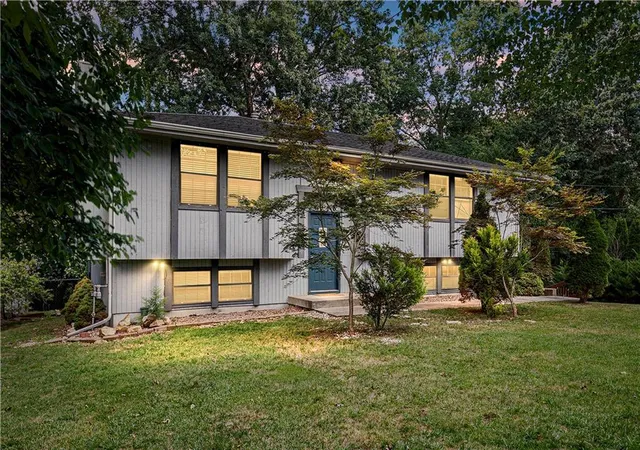 Photo 2 of Sale Pending at 4916 Ne Davidson Rd, Kansas City, MO 64118 | MLS# 2632902 | Listing updated on 2026-08-14
