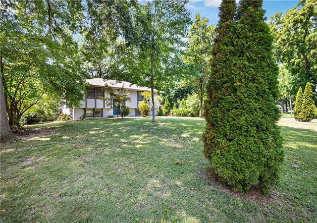 Photo 4 of Sale Pending at 4916 NE Davidson Rd, Kansas City, MO 64118 | MLS# 2632902 | Listing updated on 2026-08-14