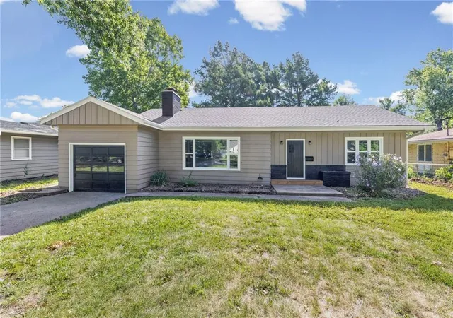 Photo 1 of Single family home for sale at 1419 S Hickory St, Ottawa, KS 66067 | MLS# 2632904 | Listing updated on 2026-09-27