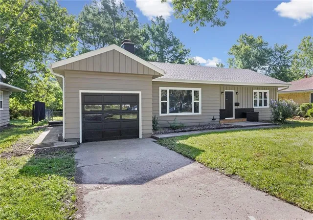 Photo 3 of Single family home for sale at 1419 S Hickory St, Ottawa, KS 66067 | MLS# 2632904 | Listing updated on 2026-09-27