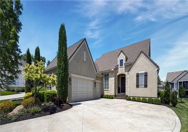 Photo 2 of Single family home for sale at 3122 W 150th Terrace, Overland Park, KS 66224 | MLS# 2632905 | Listing updated on 2026-07-31