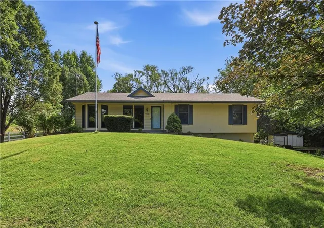 Photo 3 of Single family home for sale at 3901 NE Hill Hvn Rd, Kansas City, MO 64117 | MLS# 2632913 | Listing updated on 2026-09-04