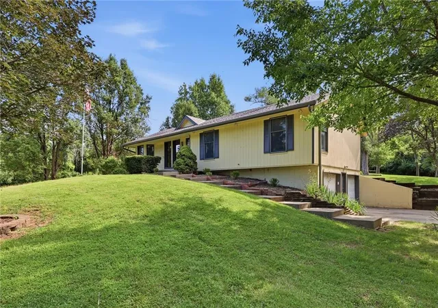 Photo 4 of Single family home for sale at 3901 NE Hill Hvn Rd, Kansas City, MO 64117 | MLS# 2632913 | Listing updated on 2026-09-04