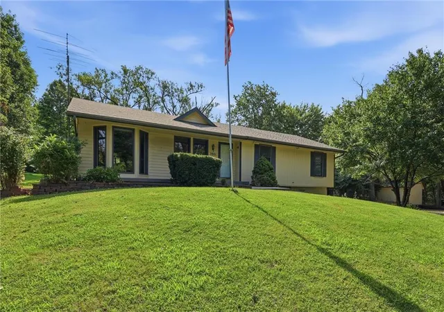 Photo 5 of Single family home for sale at 3901 NE Hill Hvn Rd, Kansas City, MO 64117 | MLS# 2632913 | Listing updated on 2026-09-04