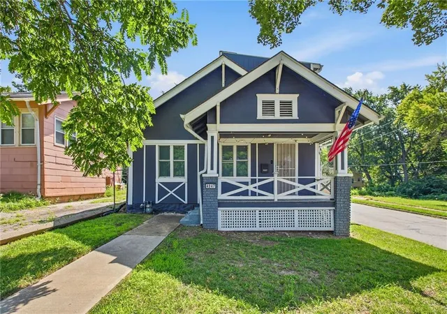 Photo 1 of Sale Pending at 4947 Woodland Ave, Kansas City, MO 64110 | MLS# 2632916 | Listing updated on 2026-08-18
