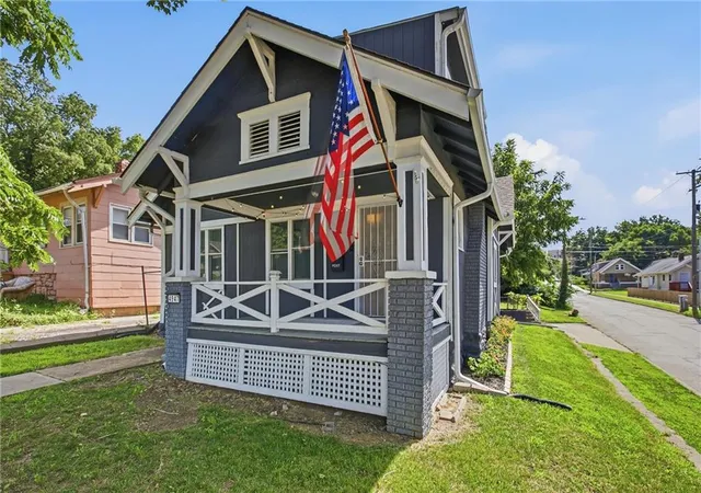 Photo 2 of Sale Pending at 4947 Woodland Ave, Kansas City, MO 64110 | MLS# 2632916 | Listing updated on 2026-08-18
