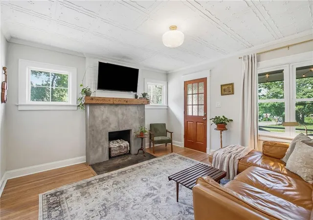 Photo 5 of Sale Pending at 4947 Woodland Ave, Kansas City, MO 64110 | MLS# 2632916 | Listing updated on 2026-08-18