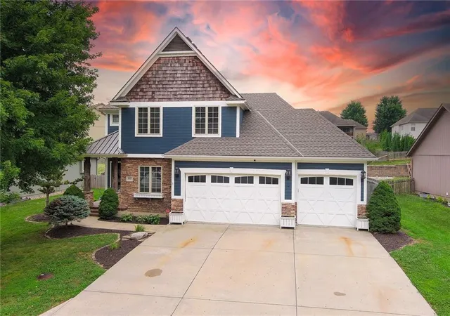 1st image of 1007 Burr Oak Ln, Grain Valley, MO 64029 | MLS# 2632919