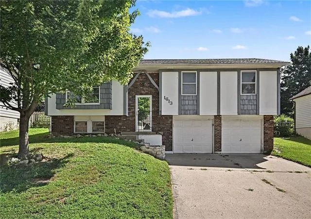Photo 1 of Single family home for sale at 1613 N Glen Ellyn St, Independence, MO 64056 | MLS# 2632921 | Listing updated on 2026-08-27