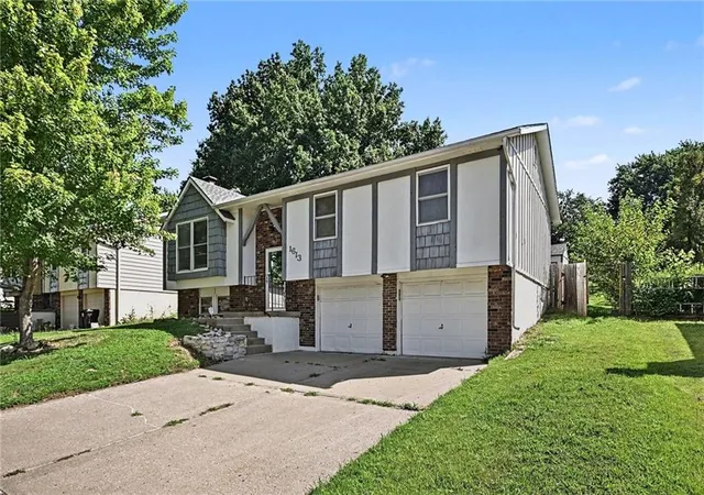 Photo 2 of Single family home for sale at 1613 N Glen Ellyn St, Independence, MO 64056 | MLS# 2632921 | Listing updated on 2026-08-27