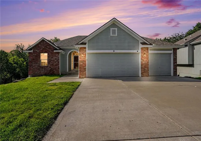 Photo 1 of Single family home for sale at 4805 Ne 73rd St, Kansas City, MO 64119 | MLS# 2632926 | Listing updated on 2026-09-15