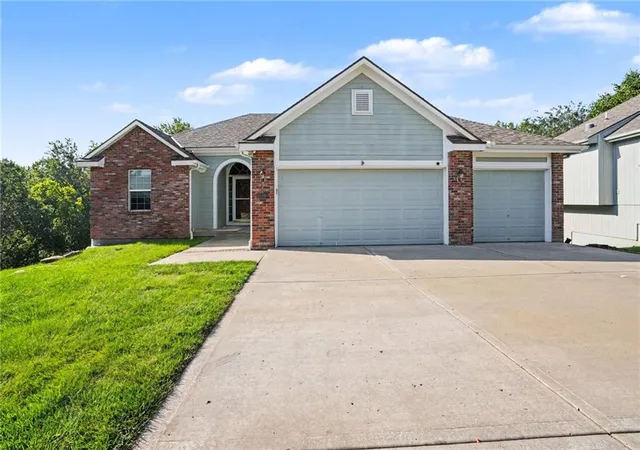 Photo 2 of Single family home for sale at 4805 Ne 73rd St, Kansas City, MO 64119 | MLS# 2632926 | Listing updated on 2026-09-15