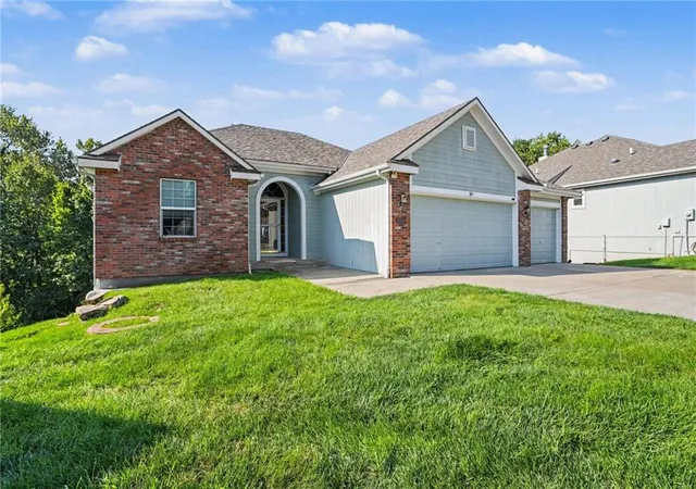 Photo 3 of Single family home for sale at 4805 Ne 73rd St, Kansas City, MO 64119 | MLS# 2632926 | Listing updated on 2026-09-21