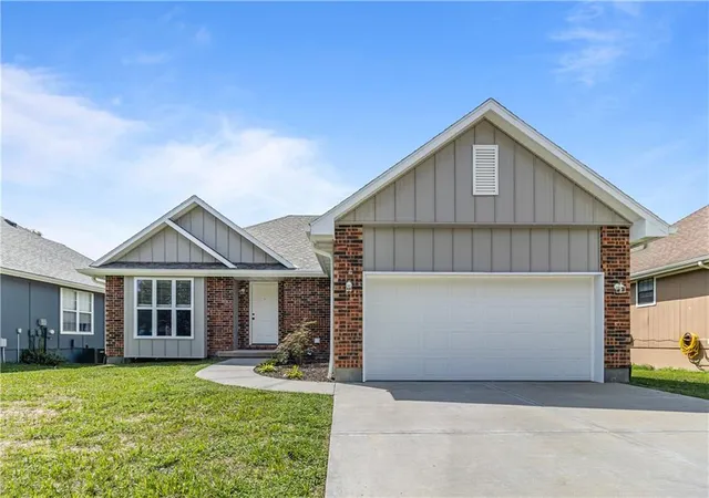 1st image of 908 Coventry Ct, Warrensburg, MO 64093 | MLS# 2632929