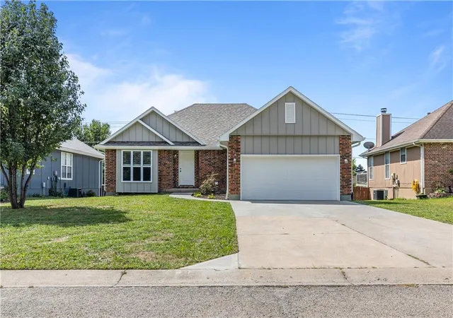 2nd image of 908 Coventry Ct, Warrensburg, MO 64093 | MLS# 2632929