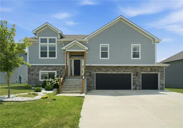 image of 16029 Craig St, Basehor, KS 66007 | MLS# 2632930