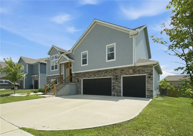 image of 16029 Craig St, Basehor, KS 66007 | MLS# 2632930
