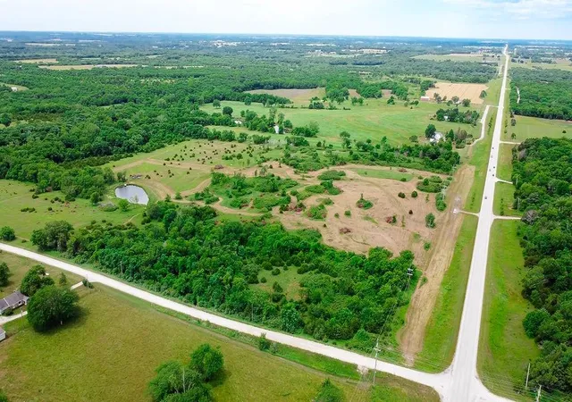 2nd image of 68 Hwy Pleasant Valley Rd, Wellsville, KS 66092 | MLS# 2632932