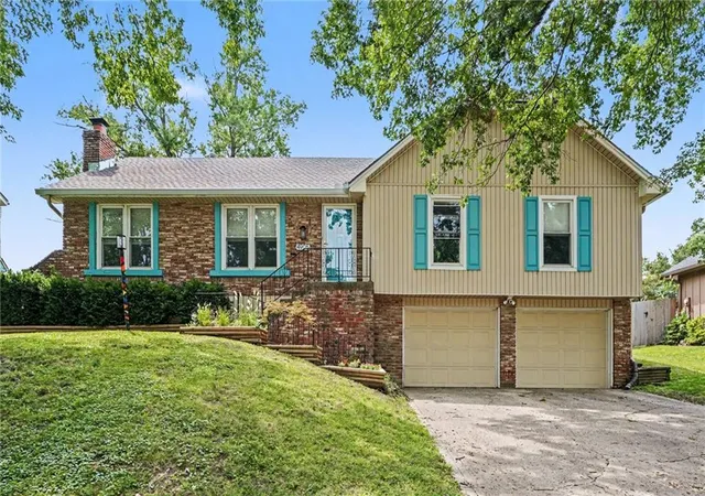 Photo 2 of Sale Pending at 4905 Nw 67th St, Kansas City, MO 64151 | MLS# 2632936 | Listing updated on 2026-09-06