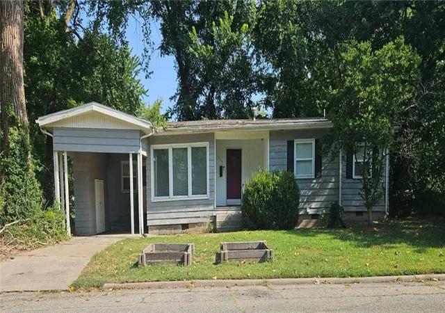 1st image of 604 W Washington St, Pittsburg, KS 66762 | MLS# 2632941