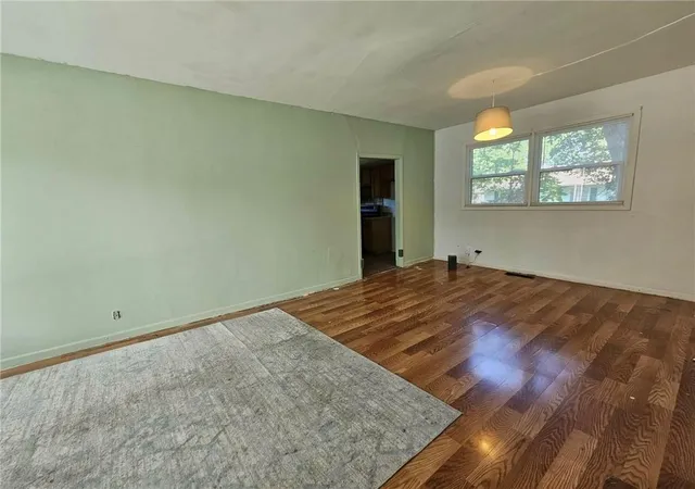 3rd image of 604 W Washington St, Pittsburg, KS 66762 | MLS# 2632941
