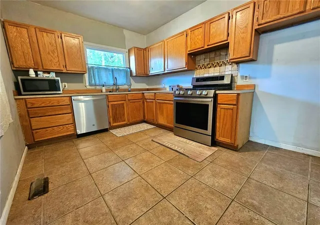 5th image of 604 W Washington St, Pittsburg, KS 66762 | MLS# 2632941