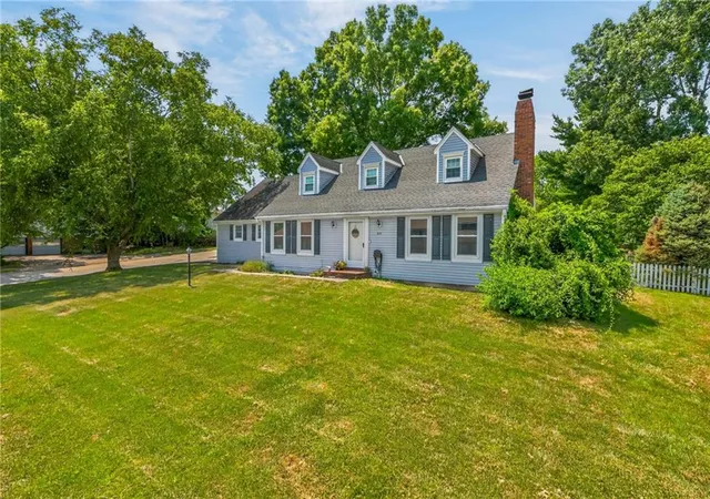 Photo 2 of Single family home for sale at 602 Greenbriar Ter, Saint Joseph, MO 64506 | MLS# 2632947 | Listing updated on 2026-09-04