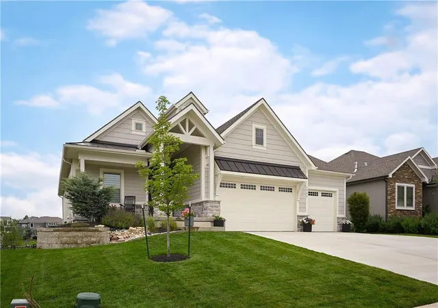 Photo 3 of Sale Pending at 3045 Nw Thoreau Ln, Lees Summit, MO 64081 | MLS# 2632957 | Listing updated on 2026-08-09