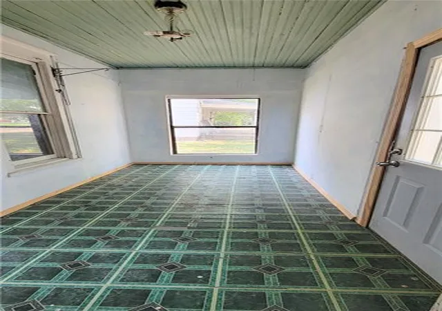3rd image of 716 E Lincoln St, Iola, KS 66749 | MLS# 2632960