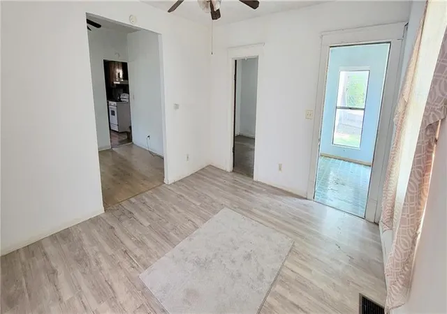 5th image of 716 E Lincoln St, Iola, KS 66749 | MLS# 2632960