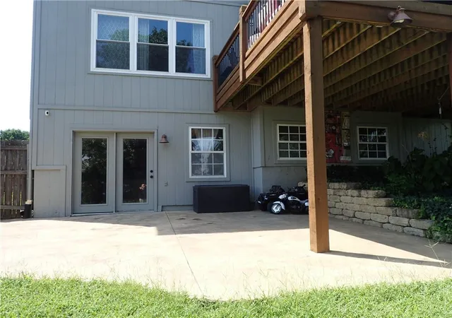 Photo 2 of Sale Pending at 2924 Sw Silverspur Rd, Lees Summit, MO 64081 | MLS# 2632969 | Listing updated on 2026-09-05