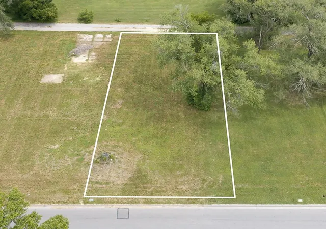 1st image of Lot 3 10th Ave, Leavenworth, KS 66048 | MLS# 2632970