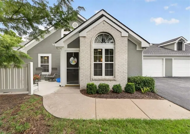 1st image of 23416 W 71st Ter, Shawnee, KS 66227 | MLS# 2632973