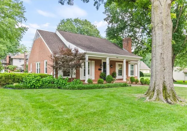 Photo 3 of Sale Pending at 8611 Belleview Ave, Kansas City, MO 64114 | MLS# 2632976 | Listing updated on 2026-07-30