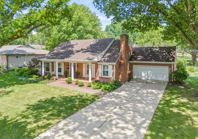 Photo 4 of Sale Pending at 8611 Belleview Ave, Kansas City, MO 64114 | MLS# 2632976 | Listing updated on 2026-07-30