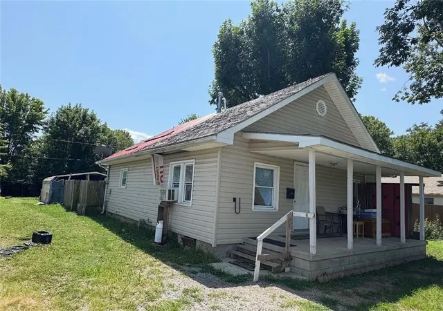 Photo 2 of Sale Pending at 103 W 25th Street, Pittsburg, KS 66762 | MLS# 2632977 | Listing updated on 2026-07-31
