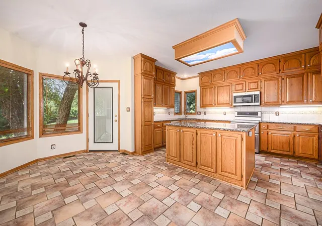 4th image of 12901 Mcintyre Rd, Leavenworth, KS 66048 | MLS# 2632982