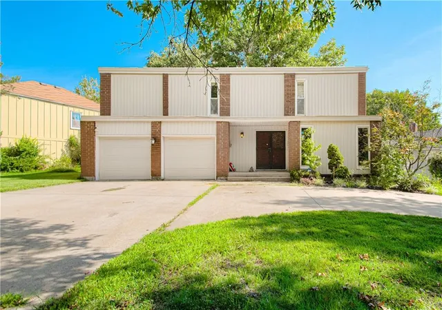 Photo 1 of Sale Pending at 9803 Colony Pl, Kansas City, MO 64131 | MLS# 2632983 | Listing updated on 2026-10-08