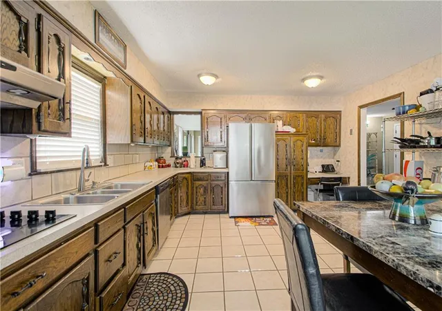 Photo 4 of Sale Pending at 9803 Colony Pl, Kansas City, MO 64131 | MLS# 2632983 | Listing updated on 2026-10-08