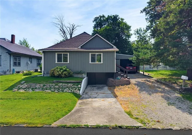Photo 1 of Single family home for sale at 206 Ridgeway St, Trenton, MO 64683 | MLS# 2632985 | Listing updated on 2026-07-29