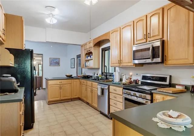 Photo 4 of Single family home for sale at 206 Ridgeway St, Trenton, MO 64683 | MLS# 2632985 | Listing updated on 2026-07-29