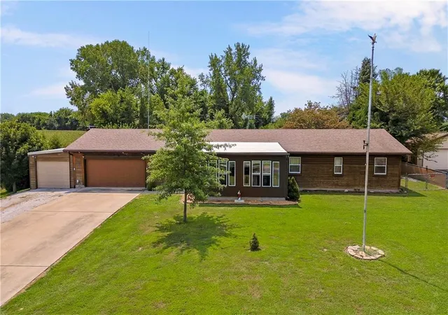Photo 1 of Single family home for sale at 12086 Mike Rd, Lexington, MO 64067 | MLS# 2632986 | Listing updated on 2026-09-04