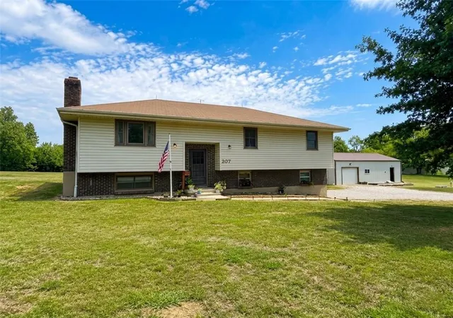 Photo 1 of Single family home for sale at 207 Evergreen St, Excelsior Springs, MO 64024 | MLS# 2632987 | Listing updated on 2026-09-04