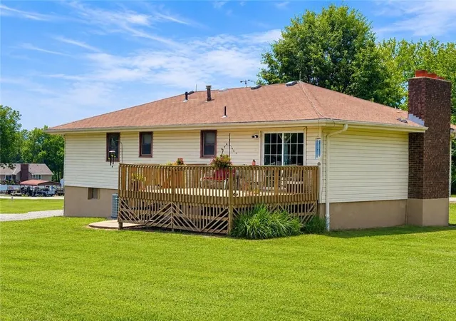 Photo 4 of Single family home for sale at 207 Evergreen St, Excelsior Springs, MO 64024 | MLS# 2632987 | Listing updated on 2026-09-30