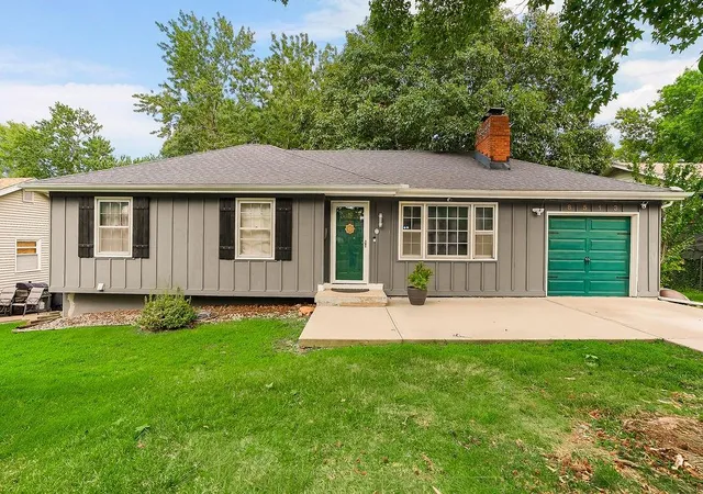 Photo 1 of Sale Pending at 8513 Arlington Ave, Raytown, MO 64138 | MLS# 2632993 | Listing updated on 2026-09-07