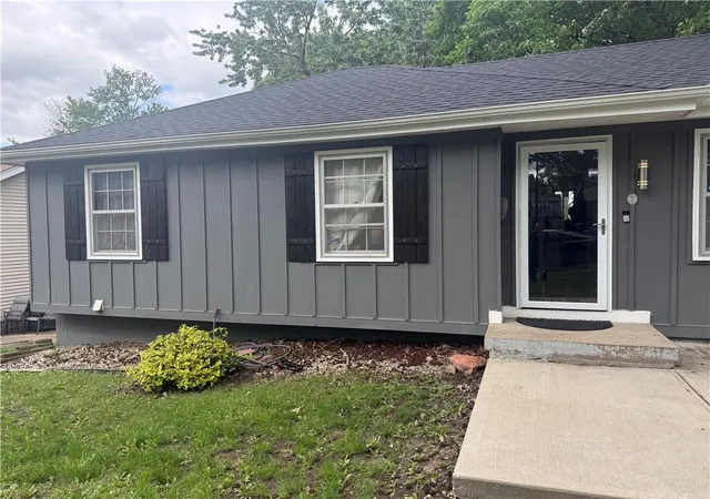 Photo 3 of Sale Pending at 8513 Arlington Ave, Raytown, MO 64138 | MLS# 2632993 | Listing updated on 2026-09-07