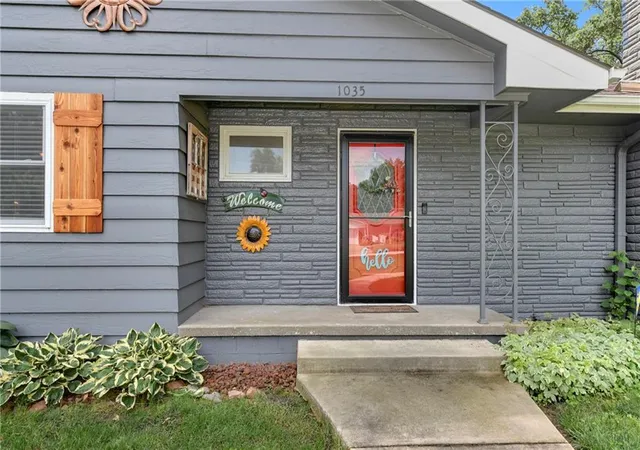3rd image of 1035 Vilas St, Leavenworth, KS 66048 | MLS# 2632997