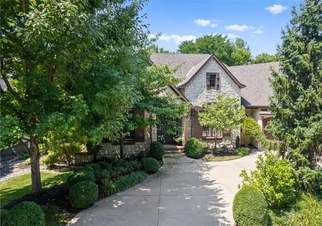 Photo 3 of Single family home for sale at 8604 N Marsh Ave, Kansas City, MO 64157 | MLS# 2633001 | Listing updated on 2026-08-03