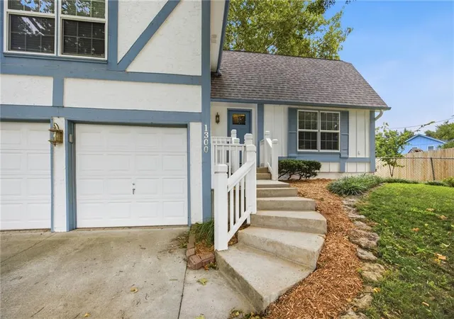 4th image of 1300 S Apache Ct, Olathe, KS 66062 | MLS# 2633016